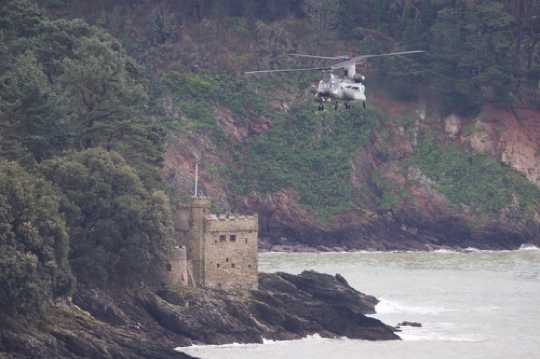 11 March 2021 - 14-17-04
A close wave to anyone who might be in Kingswear Castle.
--------------------
RAF Chinook ZH902